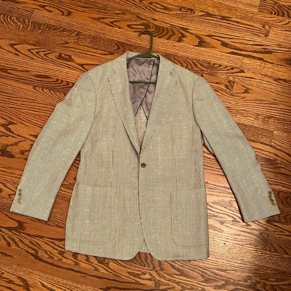 Nice light summer blazer in great condition no issues.